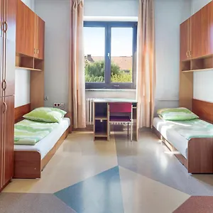 dizzy-daisy-hostel-wroclaw.hotelswroclaw.com/
